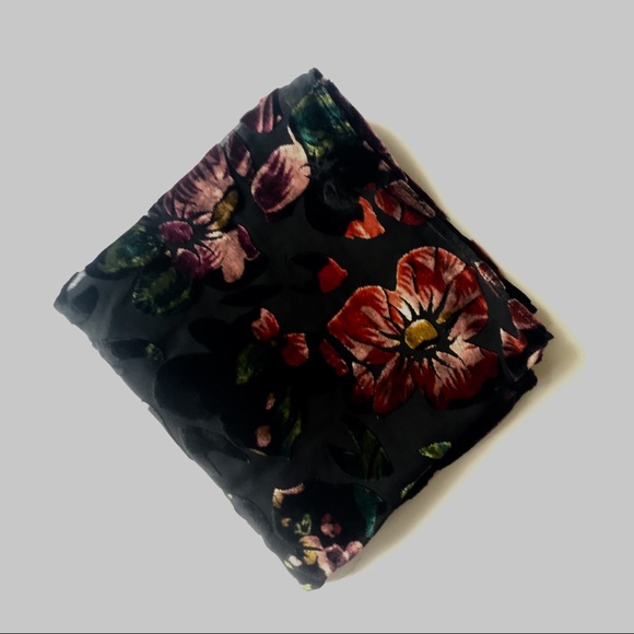 Crushed Velvet Scarf Floral Design NWOT - Picture 6 of 8